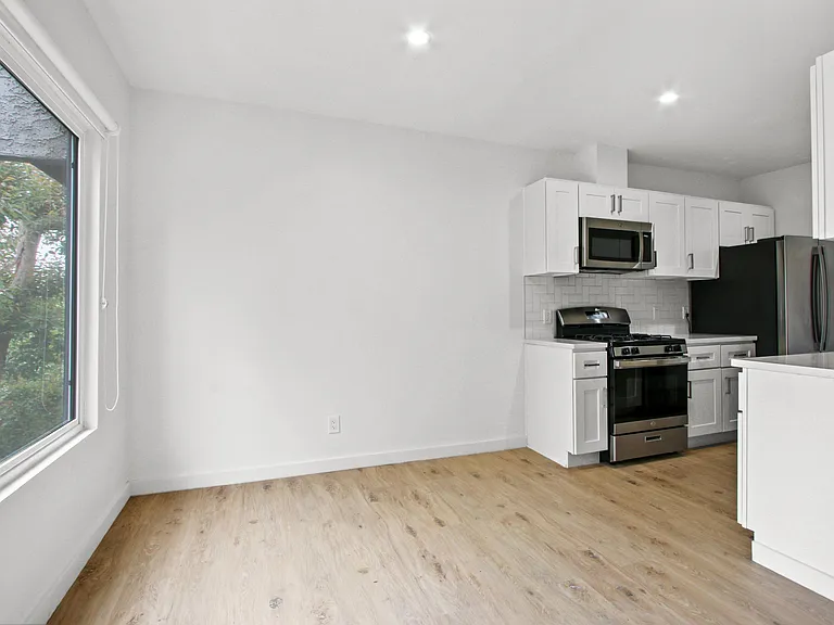 10795 Woodbine — Photo 6