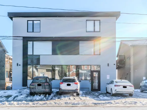 66 John St W #302, Bradford West Gwillimbury, ON L3Z 1P3