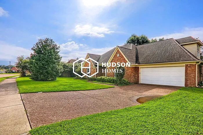 4 bed, 2.0 bath, 2699 sqft, $2,325 — Photo 3