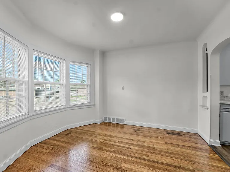 707 W Main St — Photo 5