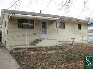 2016 Strong Ave, Manhattan, KS 66502