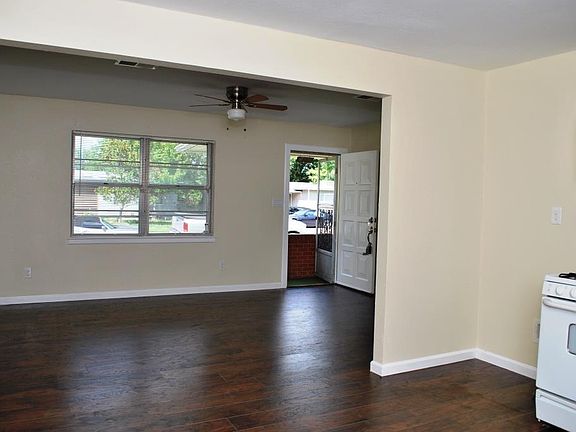 5th image of 823 Woodleigh Dr