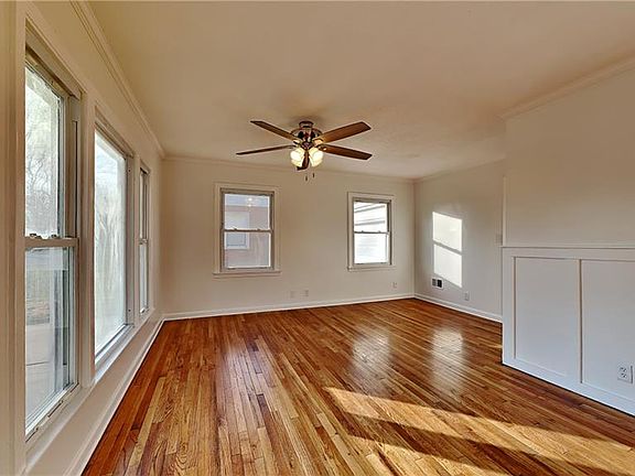 3rd image of 700 W 84th Ter
