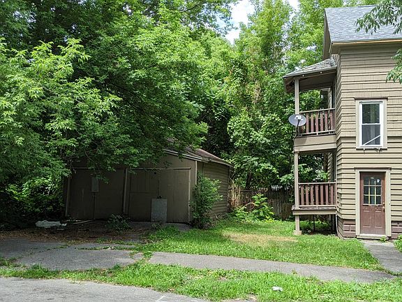 4th image of 186 Clyde Ave