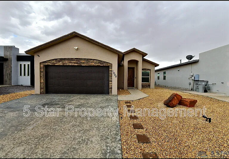 1908 William Caples St — Photo 3