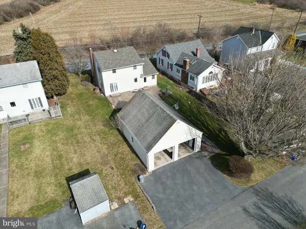 629 W Mauch Chunk St, Nazareth, PA 18064