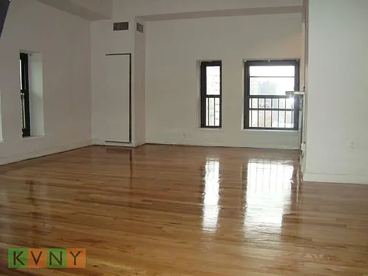 Rented by KVNY Soho | media 36