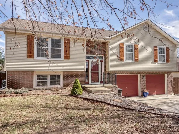 413 S Schubert Dr, Bonner Springs, KS 66012