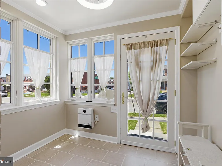 363 Gusryan St — Photo 3