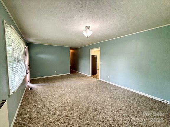 4th image of 34 W Broadleaf Dr