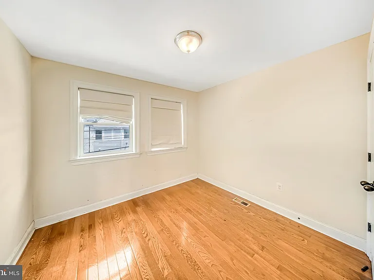 1505 Spring Pl NW — Photo 27