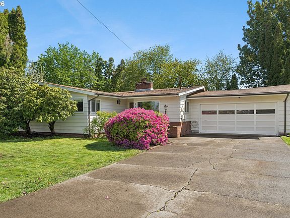 2nd image of 584 SE 12th Ave