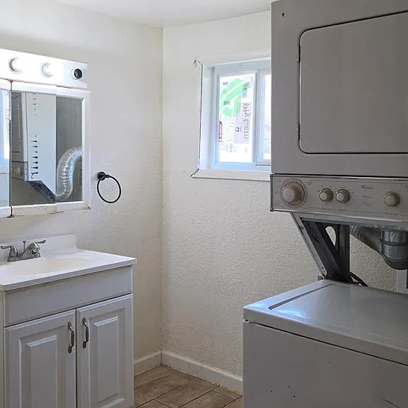617 Drury Ln — Photo 6
