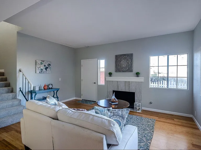 2412 Village Grn — Photo 2