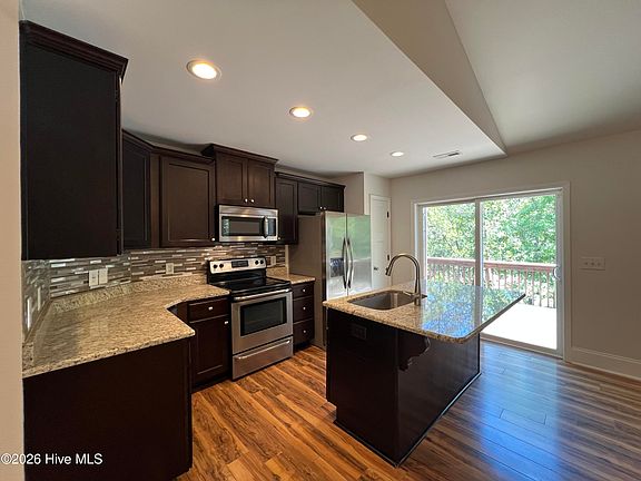 3rd image of 315 Adams Cir