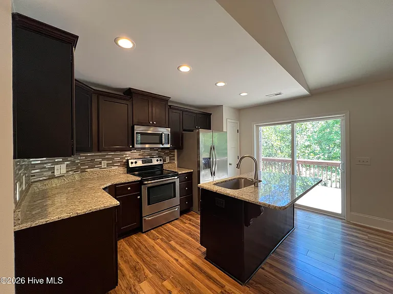 315 Adams Cir — Photo 3
