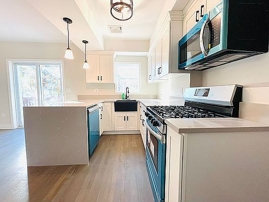3rd image of 218-28 119th Ave #2