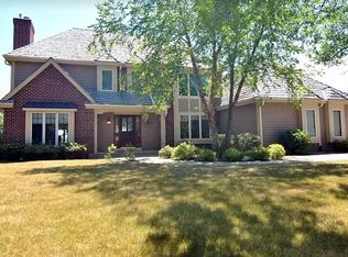 8011 W Kensington Dr, Mequon, WI 53097