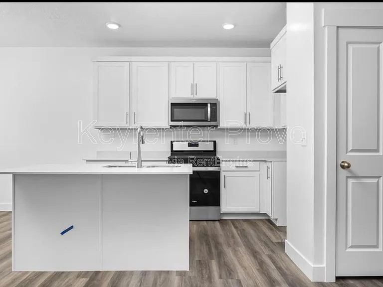 909 N 1300 E — Photo 12