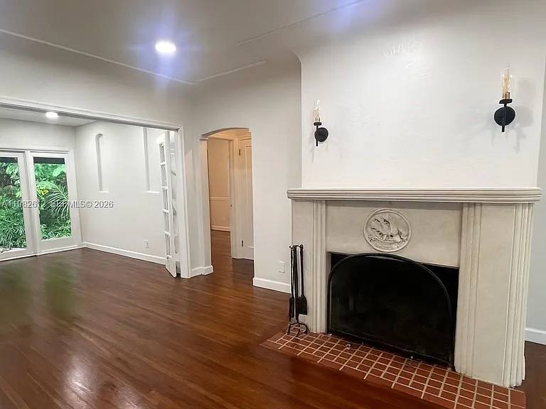 1900 Tigertail Ave — Photo 7