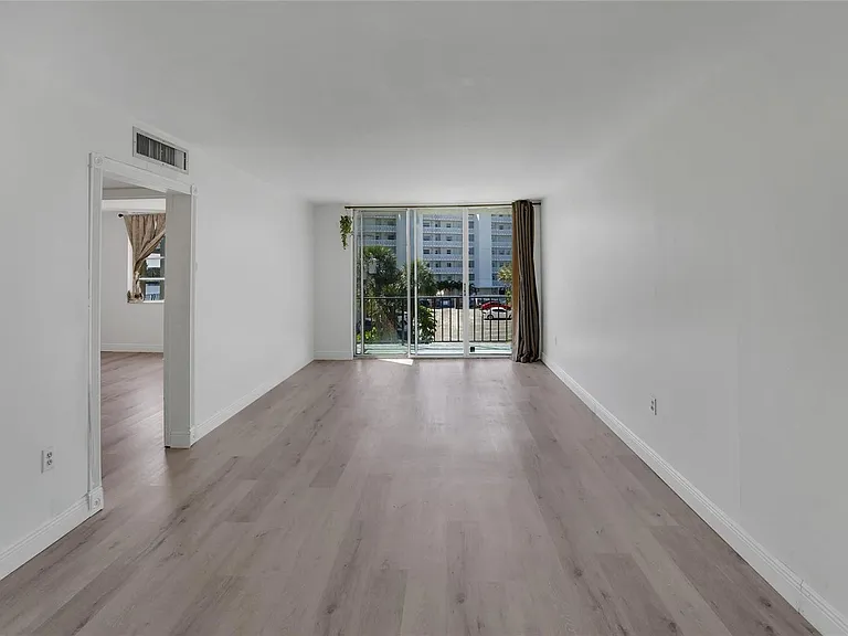 301 Croton Ave #302 — Photo 7