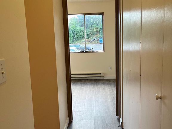 4th image of 1625 Martin Luther King Jr Way Unit 11