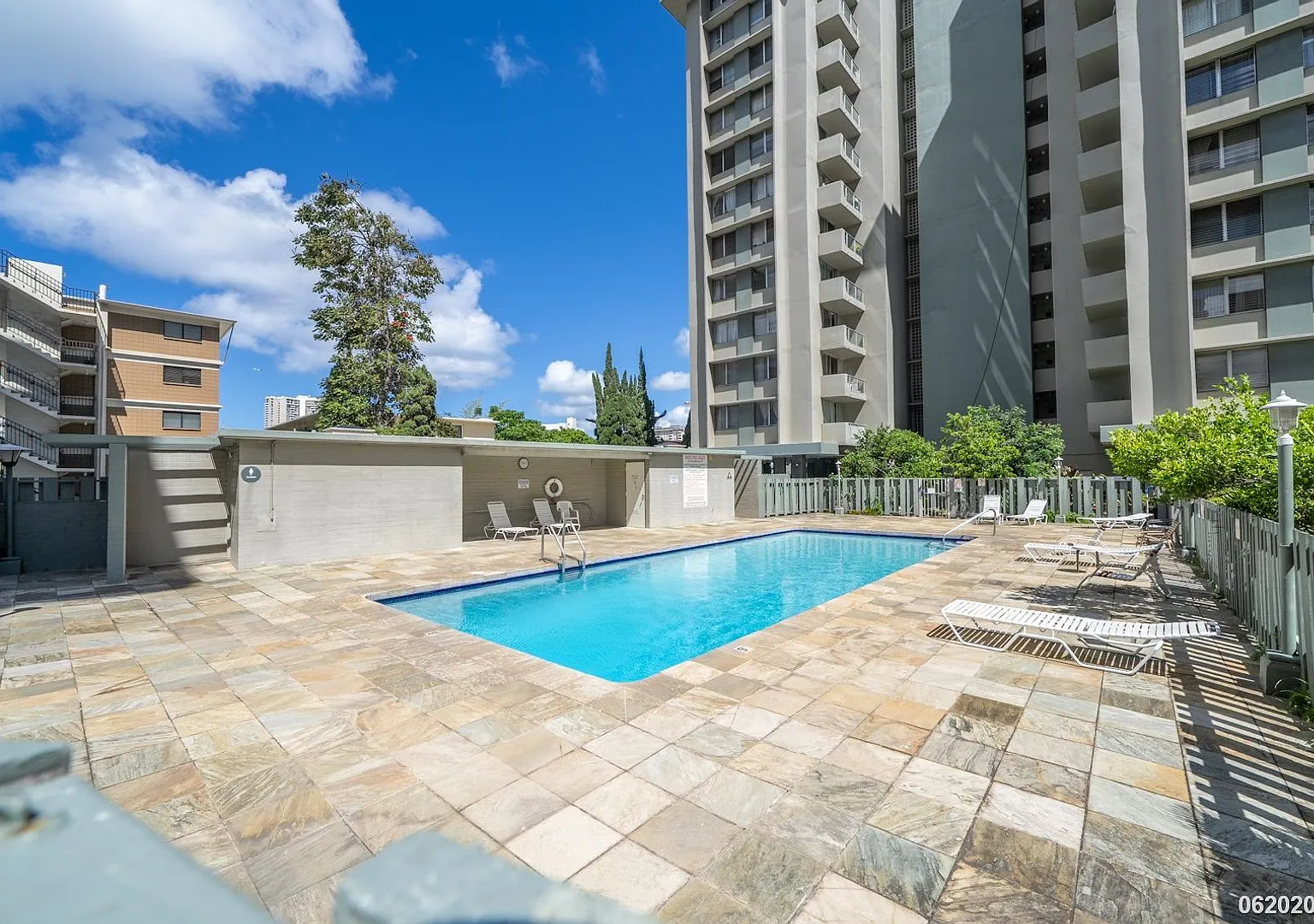 $2400 / 2 BD, 1 BA, 1 parking Condo in Hono Hale Towers — Photo 4