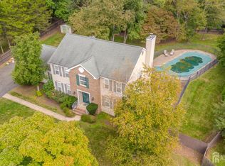 6 Fountain Dr, Somerset, NJ 08873