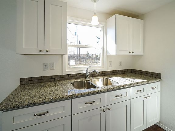 4th image of 2727 W Wellesley Ave