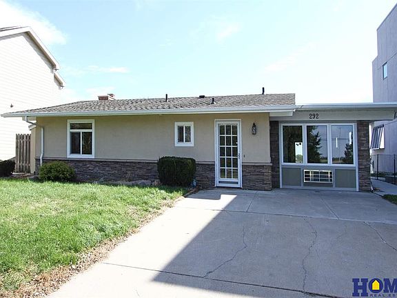 3rd image of 292 W Lakeshore Dr