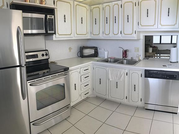 5th image of 2601 NE 3rd Ct APT 410