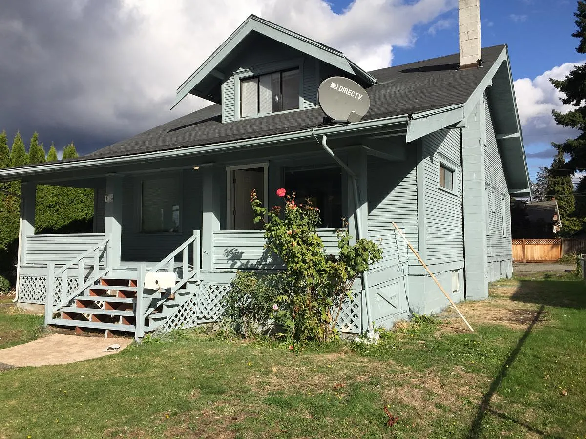 114 D St SE photo 1
