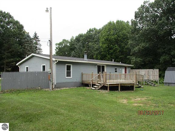 3rd image of 6130 Oakwood Dr
