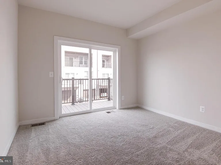 43798 Middleway Ter — Photo 17