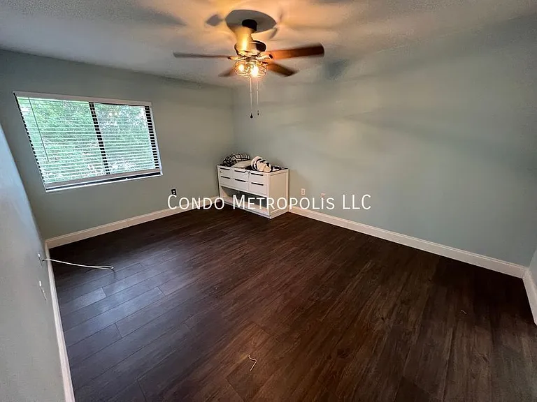 5039 Vineland Rd — Photo 11