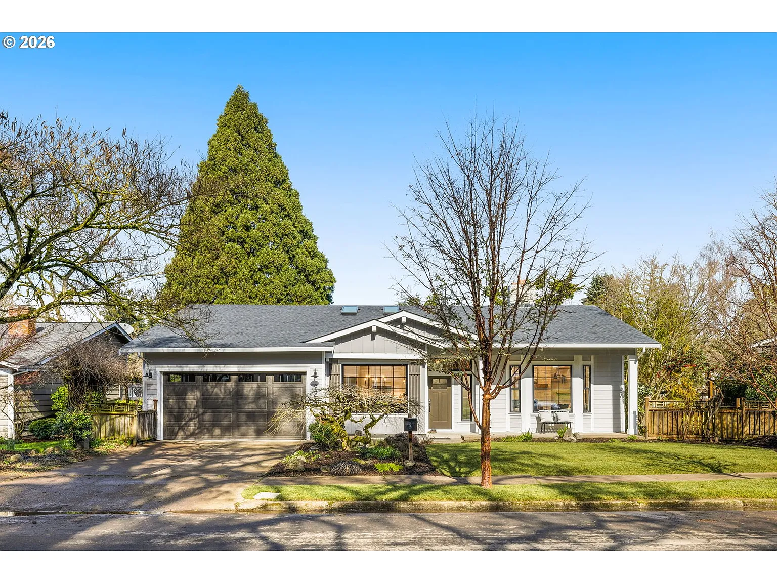 9355 SW Pine St photo 1