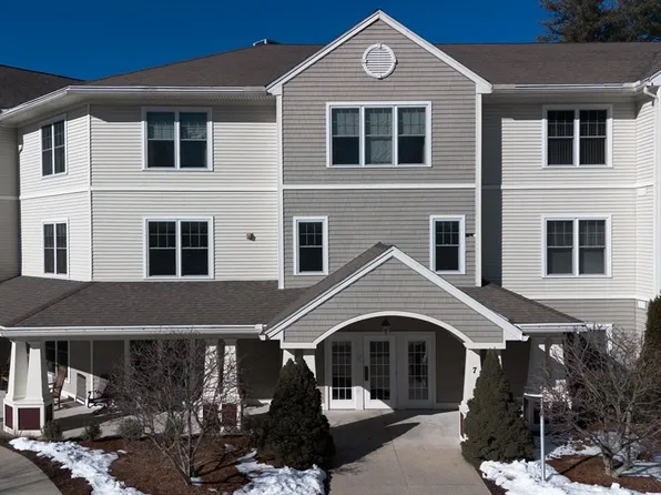 7 Crescent Way Unit 302, Sturbridge, MA 01518