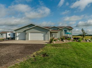 7620 Limestone Ln, Bismarck, ND 58503