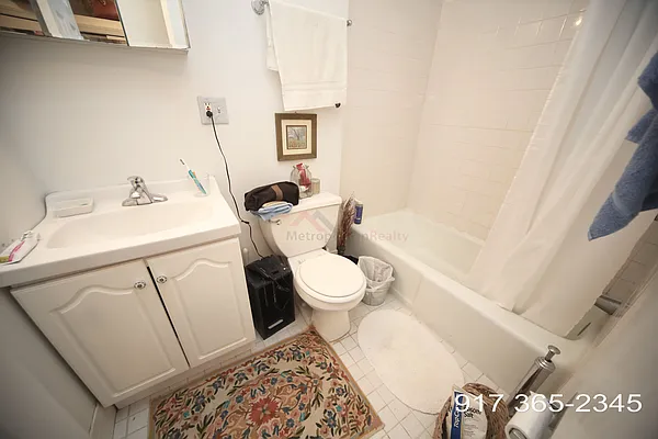 Rented by Metropolitan Realty | media 4