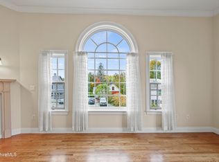 46 Housatonic St APT 2B, Lenox, MA 01240