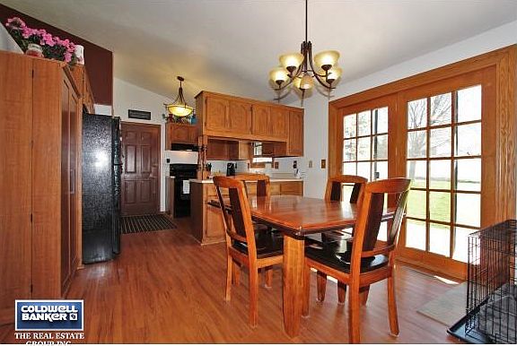 Great dining area w/patio door