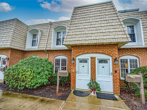 175 Main Avenue #118, Wheatley Heights, NY 11798
