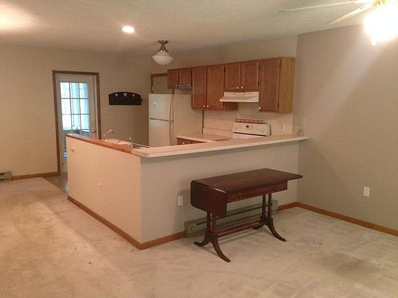 2nd image of 7 Cedar Ln