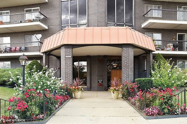 1st image of 4840 Foster St APT 211