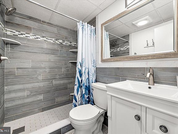 3rd image of 5 44th St Unit 202