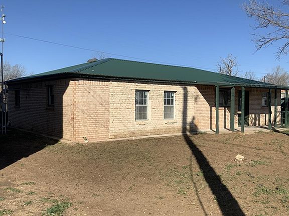 5th image of 902 Moore Rd