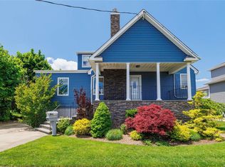 140 Suffolk Rd, Island Park, NY 11558