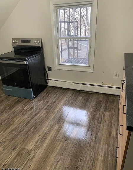 233 Pine St — Photo 2