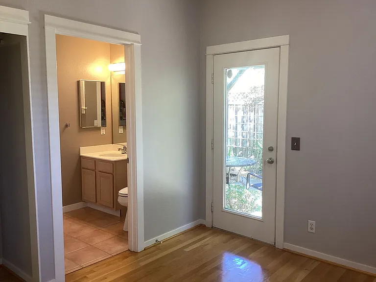 204 Roosevelt Ter — Photo 27