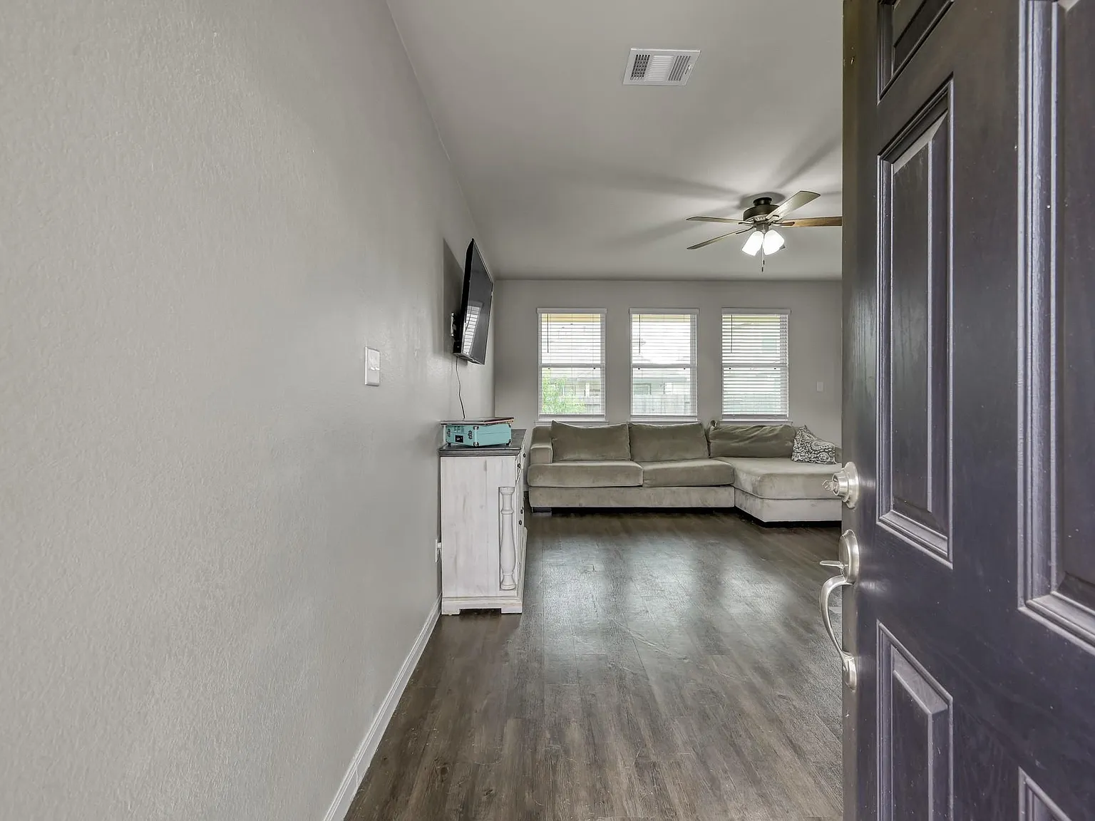 4 bed, 2.5 bath, 1907 sqft, $1,800 — Photo 4